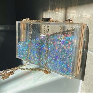 Holographic Golden Clutch